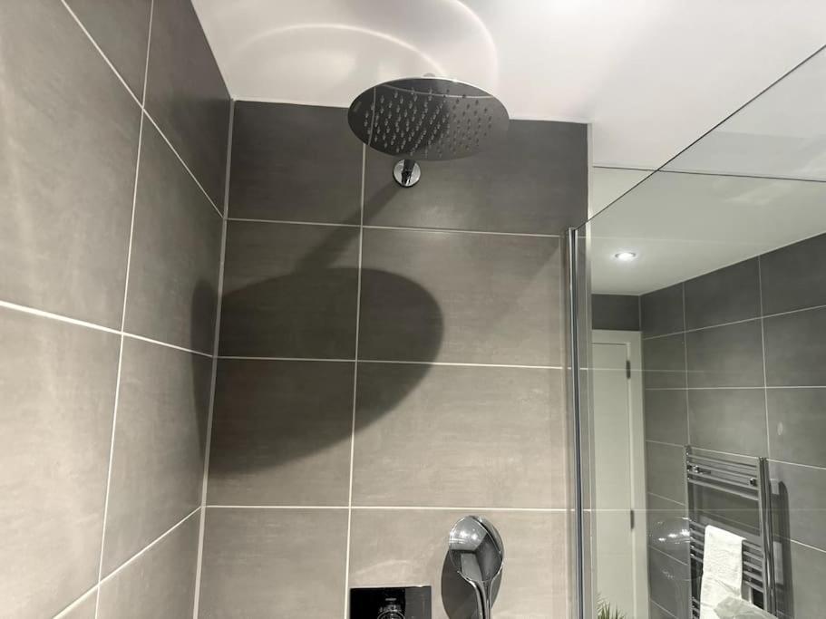 Luxury Oaks Suite, Free Private Parking, 2 Bed 2 Bathroom Apartment, Central Solihull Birmingham Luaran gambar