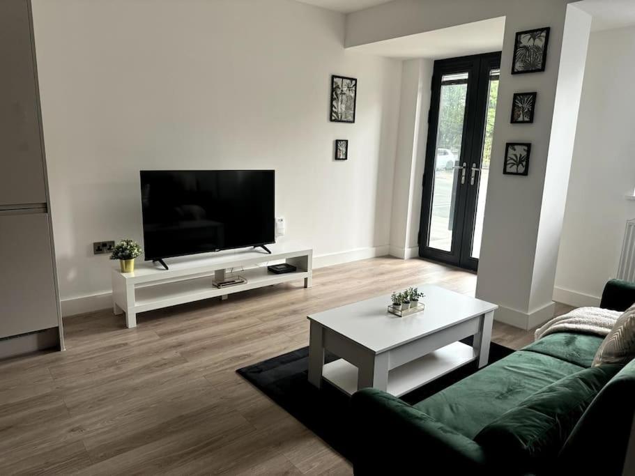 Luxury Oaks Suite, Free Private Parking, 2 Bed 2 Bathroom Apartment, Central Solihull Birmingham Luaran gambar