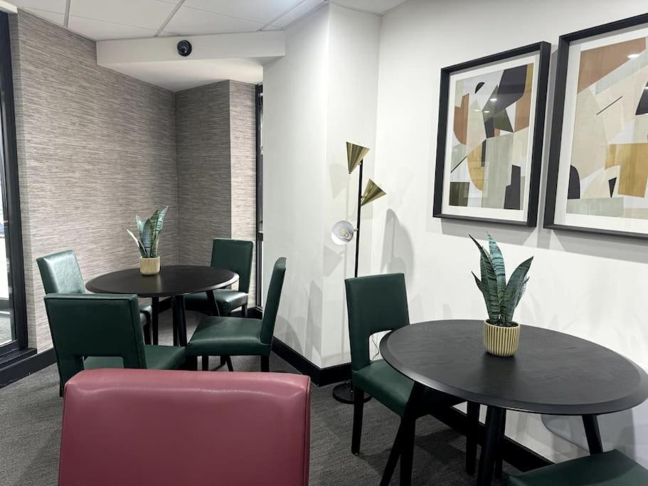 Luxury Oaks Suite, Free Private Parking, 2 Bed 2 Bathroom Apartment, Central Solihull Birmingham Luaran gambar