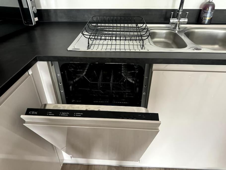 Luxury Oaks Suite, Free Private Parking, 2 Bed 2 Bathroom Apartment, Central Solihull Birmingham Luaran gambar