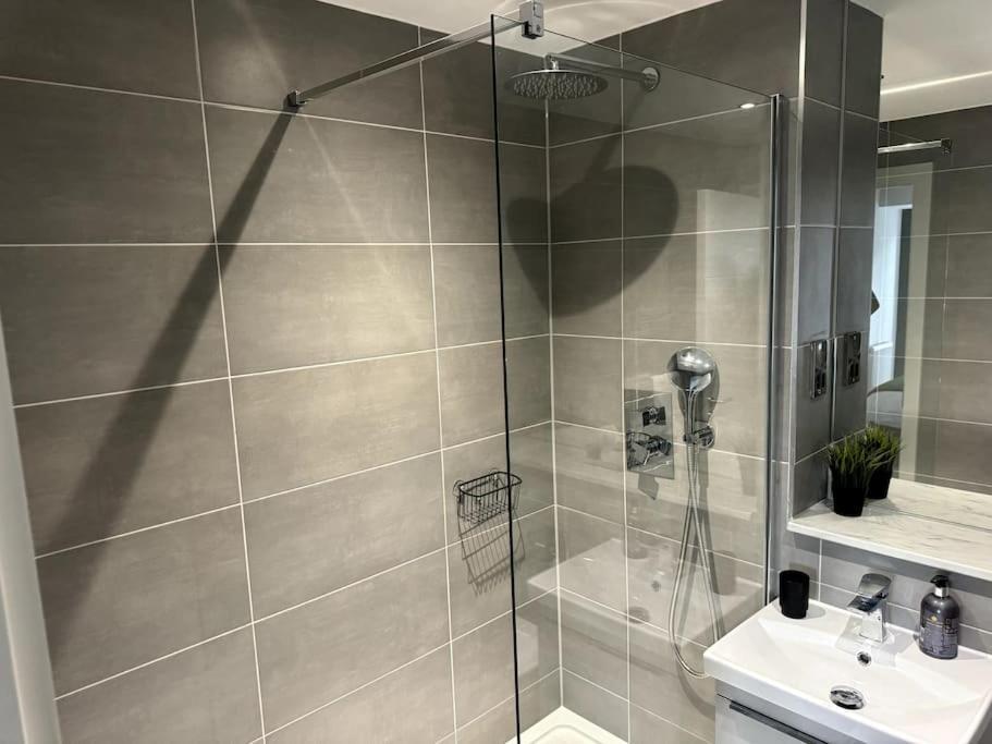 Luxury Oaks Suite, Free Private Parking, 2 Bed 2 Bathroom Apartment, Central Solihull Birmingham Luaran gambar