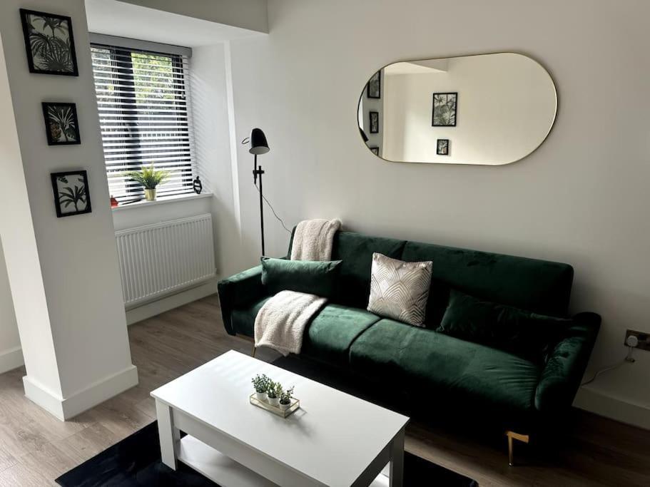 Luxury Oaks Suite, Free Private Parking, 2 Bed 2 Bathroom Apartment, Central Solihull Birmingham Luaran gambar