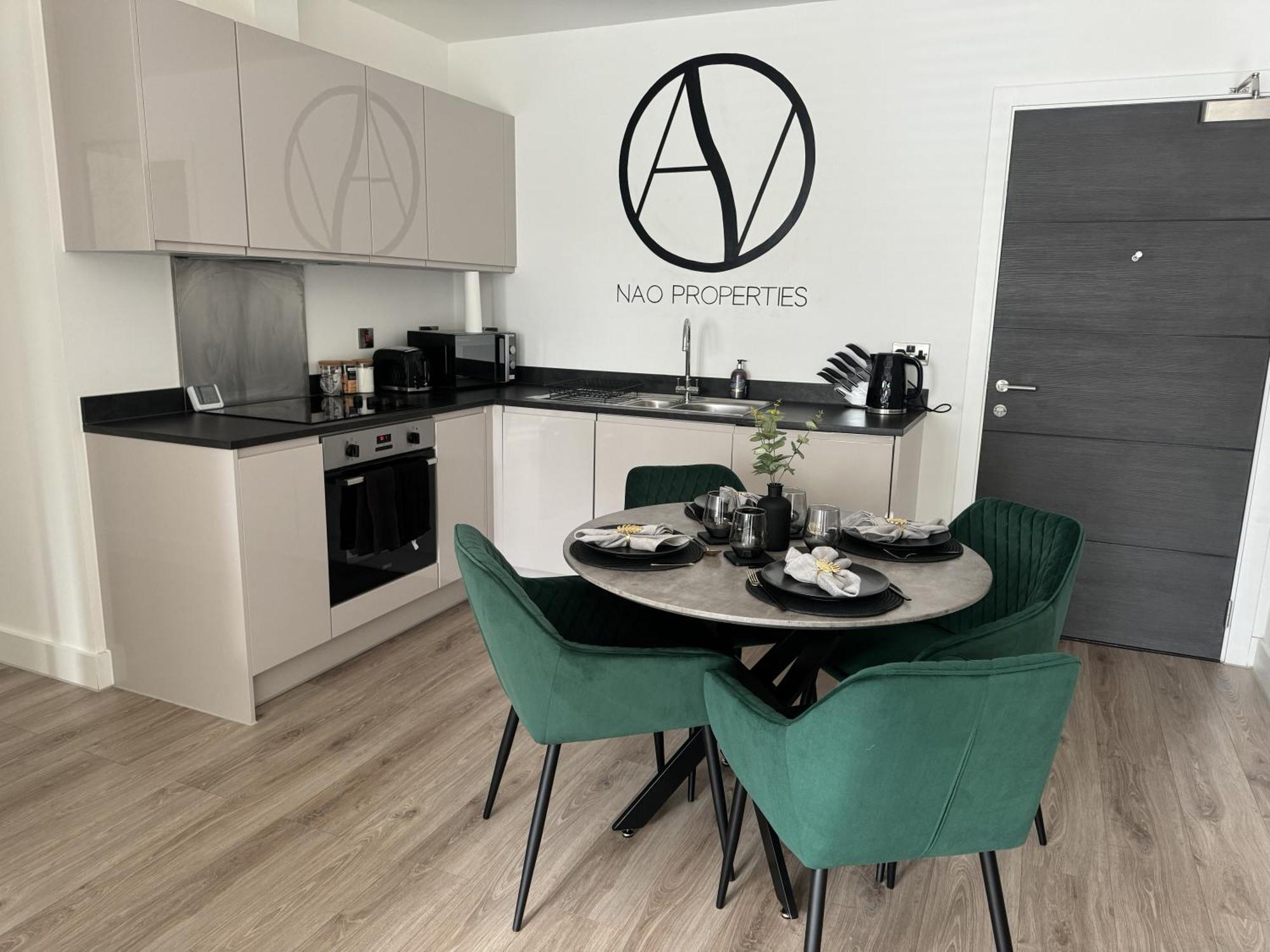 Luxury Oaks Suite, Free Private Parking, 2 Bed 2 Bathroom Apartment, Central Solihull Birmingham Luaran gambar